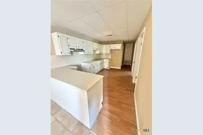 1010 Nelson, Yoakum, TX 77995 - Photo 8