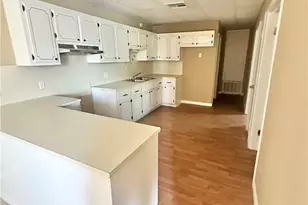 1010 Nelson, Yoakum, TX 77995 - Photo 8