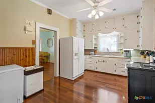 102 S Hogan St, Holland, TX 76534 - Photo 8