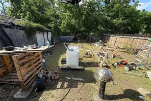 7217 Cowart St, Houston, TX 77020 - Photo 2