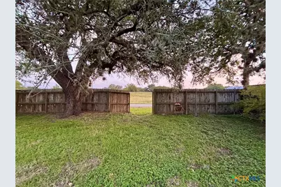 609 E Main Street, Cuero, TX 77954 - Photo 2