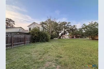 609 E Main Street, Cuero, TX 77954 - Photo 4