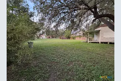 609 E Main Street, Cuero, TX 77954 - Photo 6