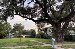609 E Main St, Cuero, TX 77954 - Photo 1