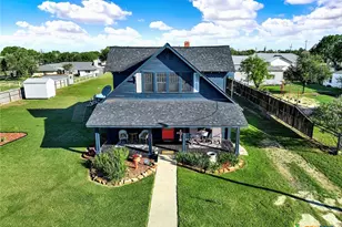 205 Brinkoeter St, Poth, TX 78147 - Photo 2