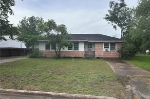 903 E Mistletoe Ave, Victoria, TX 77901 - Photo 1