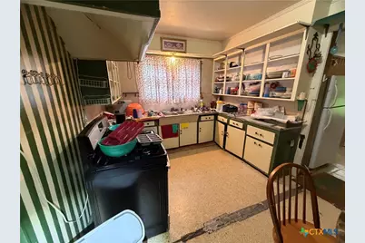 1701 N East Street, Victoria, TX 77901 - Photo 8