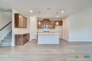 923 Creek Bed Dr, New Braunfels, TX 78130 - Photo 4