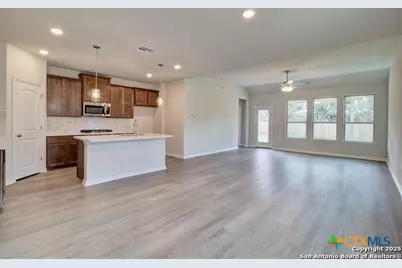 923 Creek Bed Drive, New Braunfels, TX 78130 - Photo 2