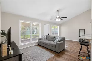 204 Timberlane Dr, Victoria, TX 77901 - Photo 4