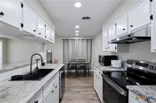 204 Timberlane Dr, Victoria, TX 77901 - Photo 6