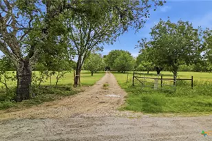 1301 Sea Willow Dr, Marion, TX 78124 - Photo 2