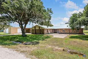 181 Pecan Dr, Port Lavaca, TX 77979 - Photo 1