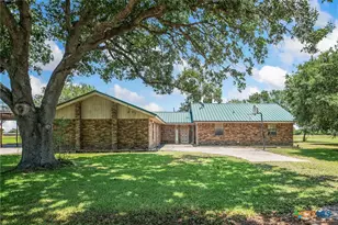 181 Pecan Dr, Port Lavaca, TX 77979 - Photo 2