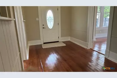 227 E College Street, Seguin, TX 78155 - Photo 4