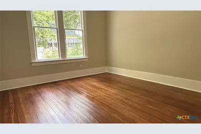 227 E College Street, Seguin, TX 78155 - Photo 30
