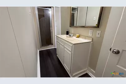 227 E College Street, Seguin, TX 78155 - Photo 20