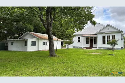 227 E College Street, Seguin, TX 78155 - Photo 36