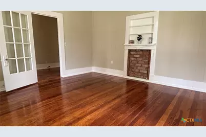 227 E College Street, Seguin, TX 78155 - Photo 6
