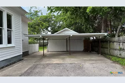227 E College Street, Seguin, TX 78155 - Photo 34