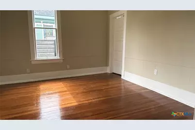227 E College Street, Seguin, TX 78155 - Photo 24