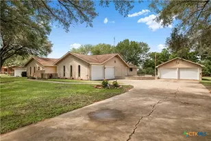 201 Sandra St, Inez, TX 77968 - Photo 2