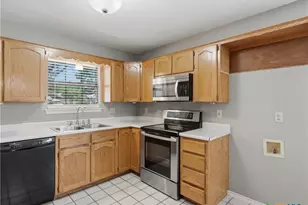 526 Riverside Dr, New Braunfels, TX 78130 - Photo 12