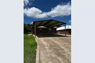 805 E Ave. I, Lampasas, TX 76550 - Photo 1