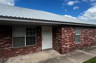 805 E Ave I, Lampasas, TX 76550 - Photo 2