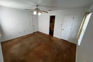 805 E Ave I, Lampasas, TX 76550 - Photo 4