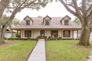 203 Champions Row, Victoria, TX 77904 - Photo 6