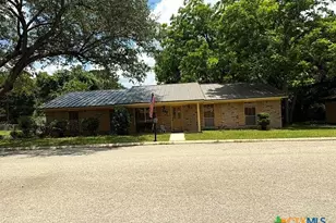 203 Memorial Dr, Luling, TX 78648 - Photo 1