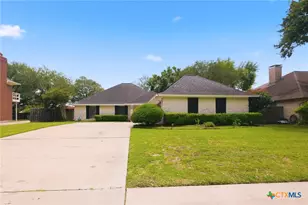209 Champions Row, Victoria, TX 77904 - Photo 2