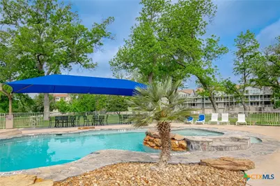 730 E Mather Street, New Braunfels, TX 78130 - Photo 2