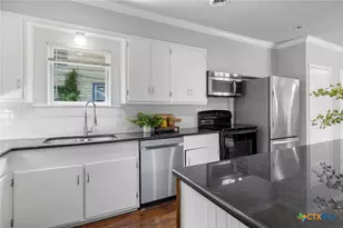 114 E 10th Ave, Belton, TX 76513 - Photo 8