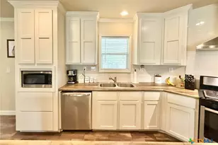 991 Co Rd 130, Edna, TX 77957 - Photo 18