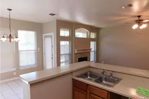 957 Misty Acres Dr, New Braunfels, TX 78130 - Photo 4