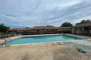 1051 Country Club Dr, Seguin, TX 78155 - Photo 2