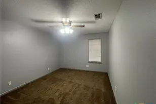1051 Country Club Dr, Seguin, TX 78155 - Photo 10