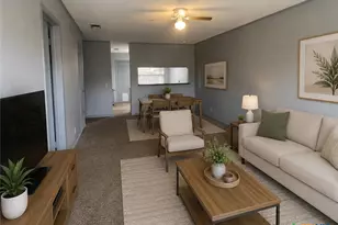 1051 Country Club Dr, Seguin, TX 78155 - Photo 4