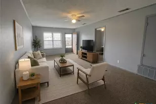 1051 Country Club Dr, Seguin, TX 78155 - Photo 2