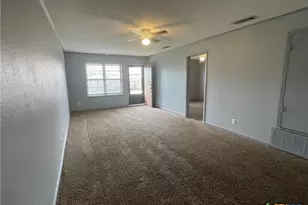 1051 Country Club Dr, Seguin, TX 78155 - Photo 4