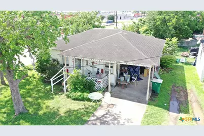 1105 E San Antonio Street, Victoria, TX 77901 - Photo 12
