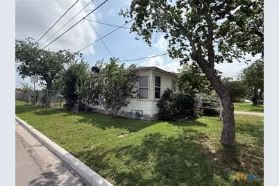 1105 E San Antonio Street, Victoria, TX 77901 - Photo 14