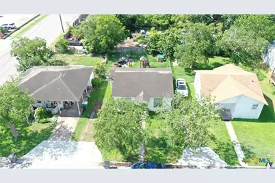 1105 E San Antonio Street, Victoria, TX 77901 - Photo 2