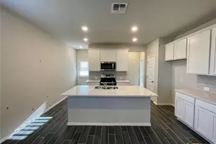 2445 Ayers Dr, Seguin, TX 78155 - Photo 4