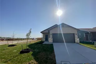 2445 Ayers Dr, Seguin, TX 78155 - Photo 2