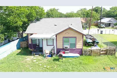 1003 E San Antonio Street, Victoria, TX 77901 - Photo 2