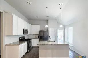 139 Lyndon Dr, San Marcos, TX 78666 - Photo 6