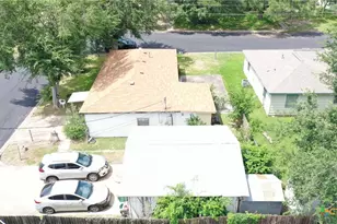 701 E Hiller St, Victoria, TX 77901 - Photo 8